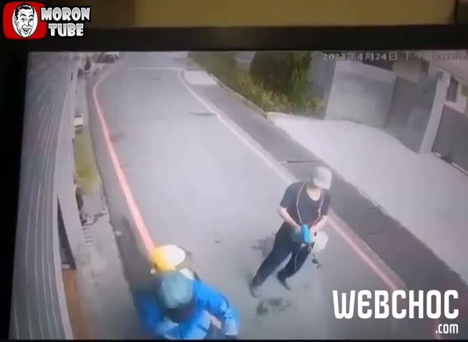 Video :After dousing them with gasoline, a neighbor attempts to burn them